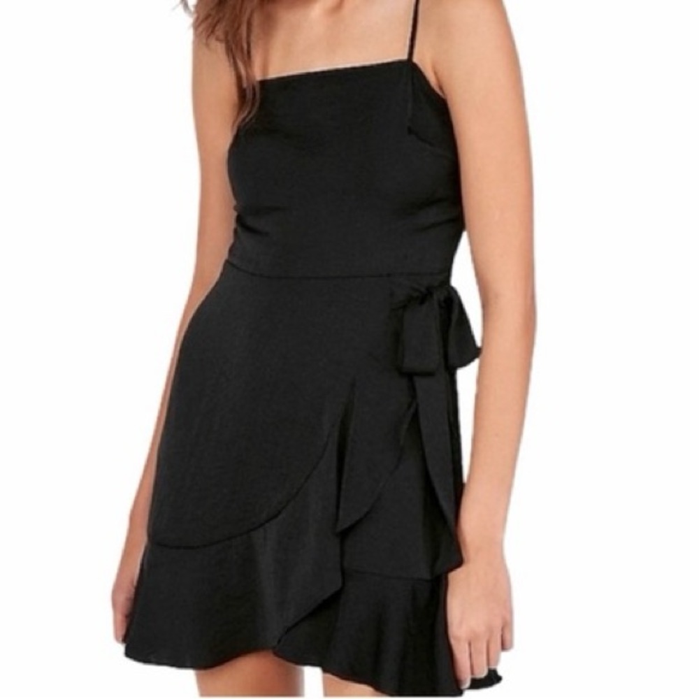 Black side tie express dress